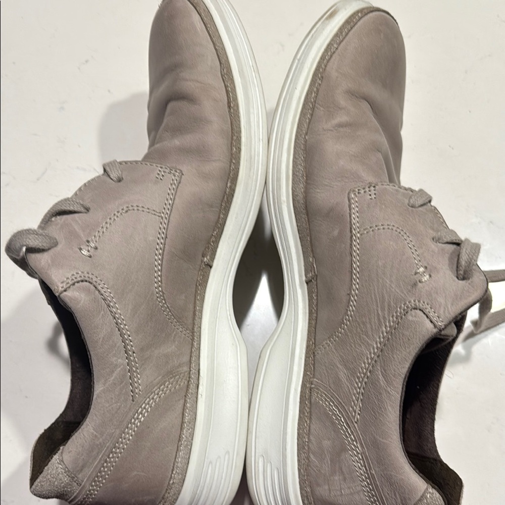 Rockport Gray Oxfords with Suede Finish and Rounded Toe - Picture 5 of 6